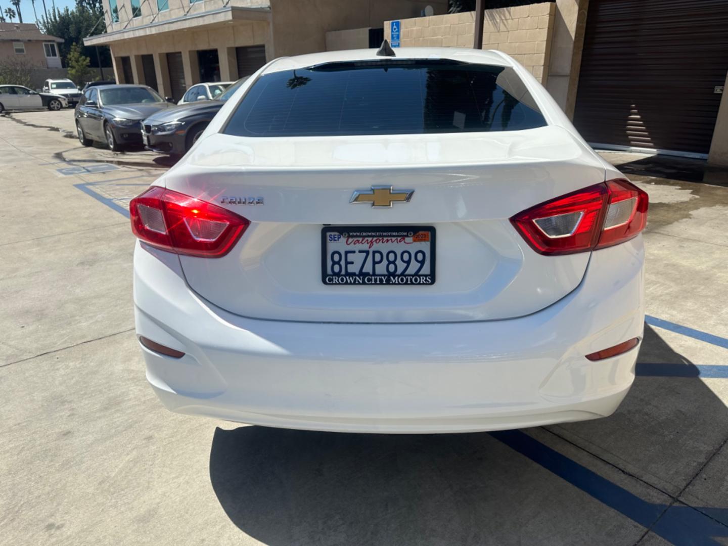 2018 WHITE /Black Chevrolet Cruze Cloth (1G1BC5SM6J7) with an 4Cylinder engine, Automatic transmission, located at 30 S. Berkeley Avenue, Pasadena, CA, 91107, (626) 248-7567, 34.145447, -118.109398 - Photo#3